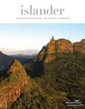 Cover of Islander (English - French)